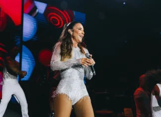Ivete é denunciada ao MP após criança participar de show com música de duplo sentido