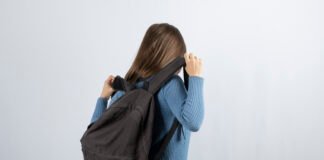 Crer orienta sobre riscos das mochilas pesadas – Portal Goiás
