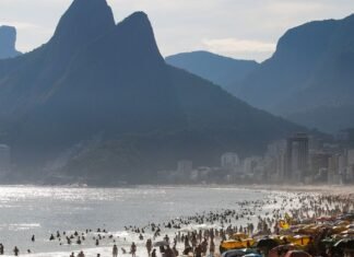 Turismo brasileiro tem faturamento recorde de R$ 185 bi em 2025