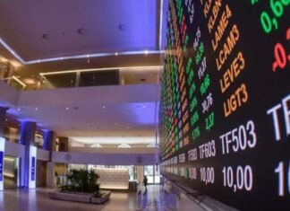 Bolsa sobe mais de 3% e encosta nos 172 mil pontos com recuos de Trump