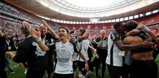 Corinthians vence Flamengo e é bicampeão da Supercopa Rei