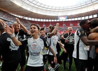 Corinthians vence Flamengo e é bicampeão da Supercopa Rei