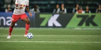 Jogador do Bragantino pede desculpas após fala machista contra árbitra