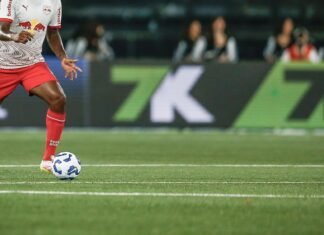 Jogador do Bragantino pede desculpas após fala machista contra árbitra