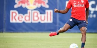 Bragantino multa zagueiro por fala machista contra árbitra