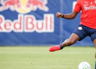 Bragantino multa zagueiro por fala machista contra árbitra