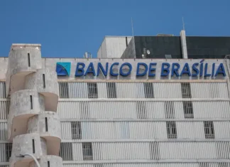 Justiça bloqueia 25% das ações do BRB ligadas ao Master
