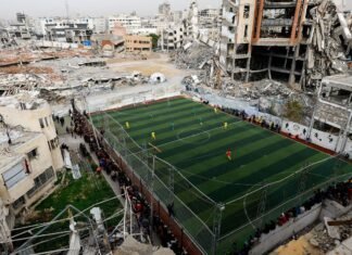 Futebol volta a campo de Gaza, em meio a perdas e ruínas da guerra