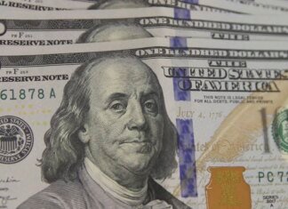 Dólar sobe para R$ 5,22 em dia de turbulência internacional