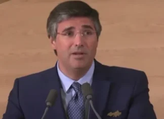 Arquivos de Epstein citam reunião com André Esteves do BTG Pactual