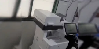 Vídeo: Servidora do DF leva choque em impressora, bate a cabeça e tem convulsão