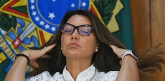 Janja teria expulsado filha de Lula de camarote