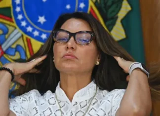 Janja teria expulsado filha de Lula de camarote
