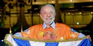 PT veta slogans e ataques em desfile em homenagem a Lula
