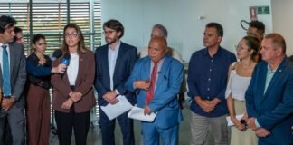 Partidos da posição protocolam mais um pedido de impeachment contra Ibaneis Rocha