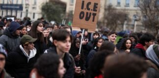 Protestos contra ICE ocorrem em Milão antes da abertura da Olimpíada