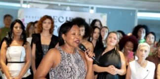 Mulheres vítimas de violência protagonizam desfile de moda na CLDF