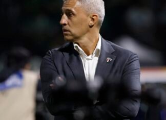 São Paulo anuncia demissão do técnico Hernán Crespo