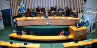 Em sessão ordinária, deputados discutem saúde e segurança no Distrito Federal