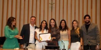 Empresária Tatiane Freitas é agraciada com título de Cidadã Honorária de Brasília