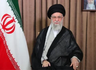 Líderes religiosos do Irã convocam vingança pela morte de Khamenei