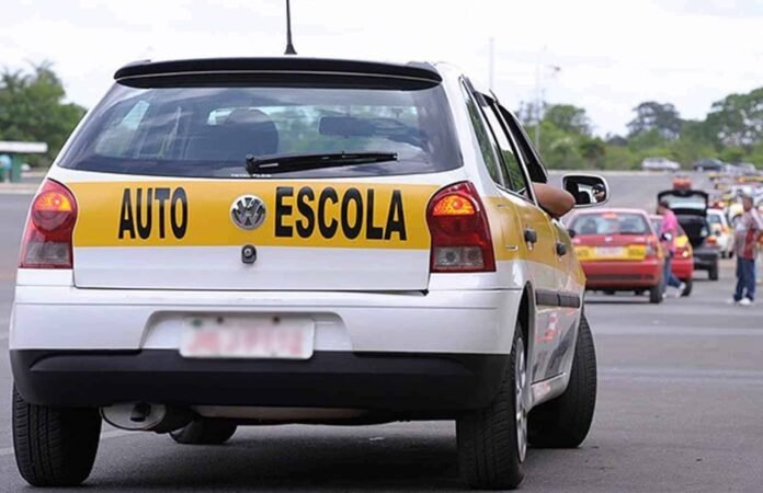 CNH-sem-autoescola-Formacao-pode-ser-facultativa-em-todo-Brasil-