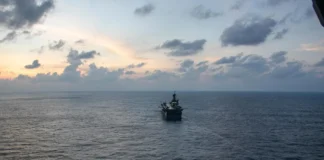 Navio americano leva 1.800 fuzileiros ao Índico