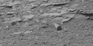 Um cilindro misterioso aparece em Marte, e ninguém sabe o que é