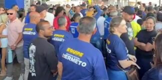 Pessoas ligadas à base do Governo hostilizam Arruda em Costelão de 55 anos de Ceilândia