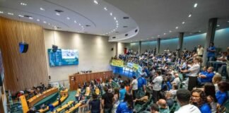Distritais debatem mérito do projeto do GDF para aporte no Banco de Brasília