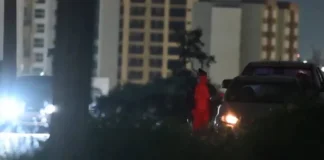 Vídeo: P3ladona do sobretudo desafia PM na fila do “bumbum guloso” no DF Reprodução/ Vídeo / Kebec Nogueira / Metrópoles