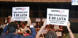 Sessão Solene celebra os 47 anos do Sinpro/DF