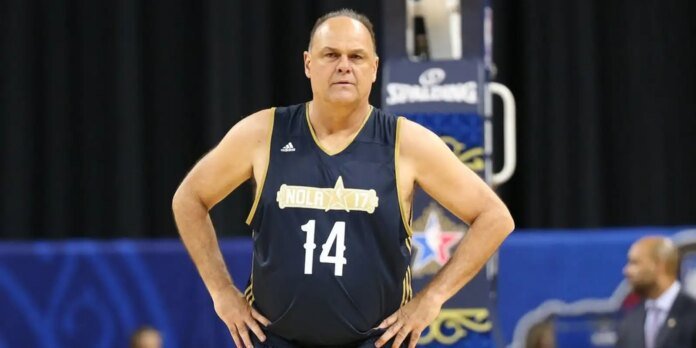 1776463432_nossa_lenda_oscarschmidt14_participou_do_jogo_das_celebridades_do_nbaallstar_2017_nesta_s.jpg