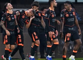 Corinthians derrota Platense na Libertadores na estreia de Diniz