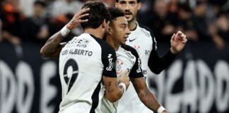 Corinthians derrota Peñarol para seguir 100% na Libertadores