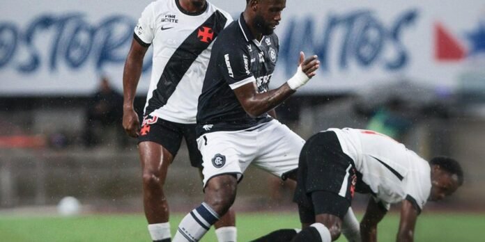 apos_atraso_devido_a_chuva_remo_e_vasco_empatam_pelo_brasileirao.jpg