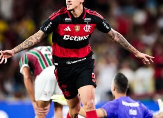 Com dois gols de Pedro, Flamengo vence Fluminense pelo Brasileirão