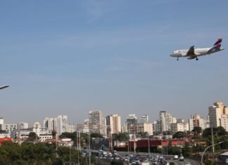 Empresas aéreas terão linha de crédito para enfrentar alta de custos