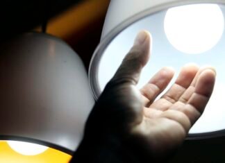 Aneel aprova R$ 5,5 bi para reduzir conta de luz em 22 distribuidoras