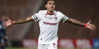 Fluminense arranca empate na Argentina e continua vivo na Libertadores
