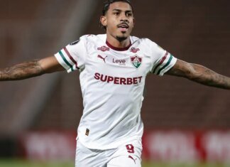 Fluminense arranca empate na Argentina e continua vivo na Libertadores
