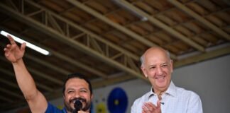 Rogério Ulysses reúne multidão ao lado de Arruda em São Sebastião