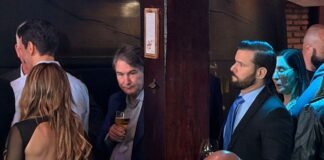 Michelle Bolsonaro e Arruda são vistos conversando entre sorrisos no aniversário de Alberto Fraga