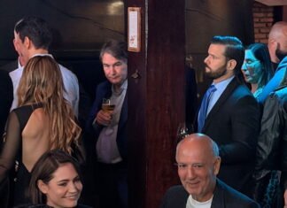 Michelle Bolsonaro e Arruda são vistos conversando entre sorrisos no aniversário de Alberto Fraga