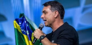Novo marqueteiro assume pré-campanha de Flávio Bolsonaro com carta branca