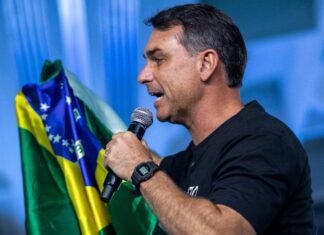 Novo marqueteiro assume pré-campanha de Flávio Bolsonaro com carta branca