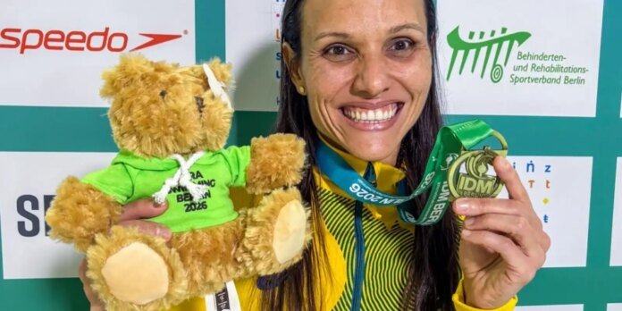 carol-medalha_internacional_natacao_2026.jpg
