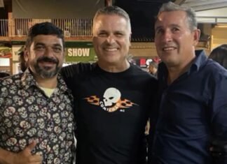 Gil Castro discute “faixa azul” em evento com motociclistas