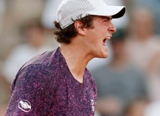 João Fonseca vira sobre croata e vai encarar Djoko em Roland Garros