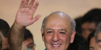 Com suspenção do julgamento da Lei da Ficha Limpa, Arruda continua elegível
